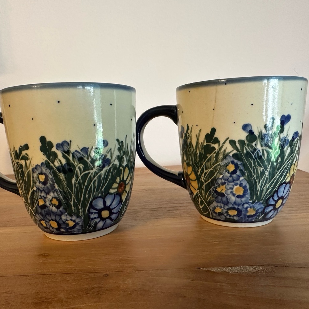 Pair of Elegant Floral Ceramic Mugs - Cream and Blue